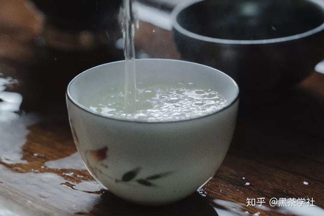 喝多少酒才不过量 v2-892bfba84abddda0c9b2fc0fadbaf899_r.jpg