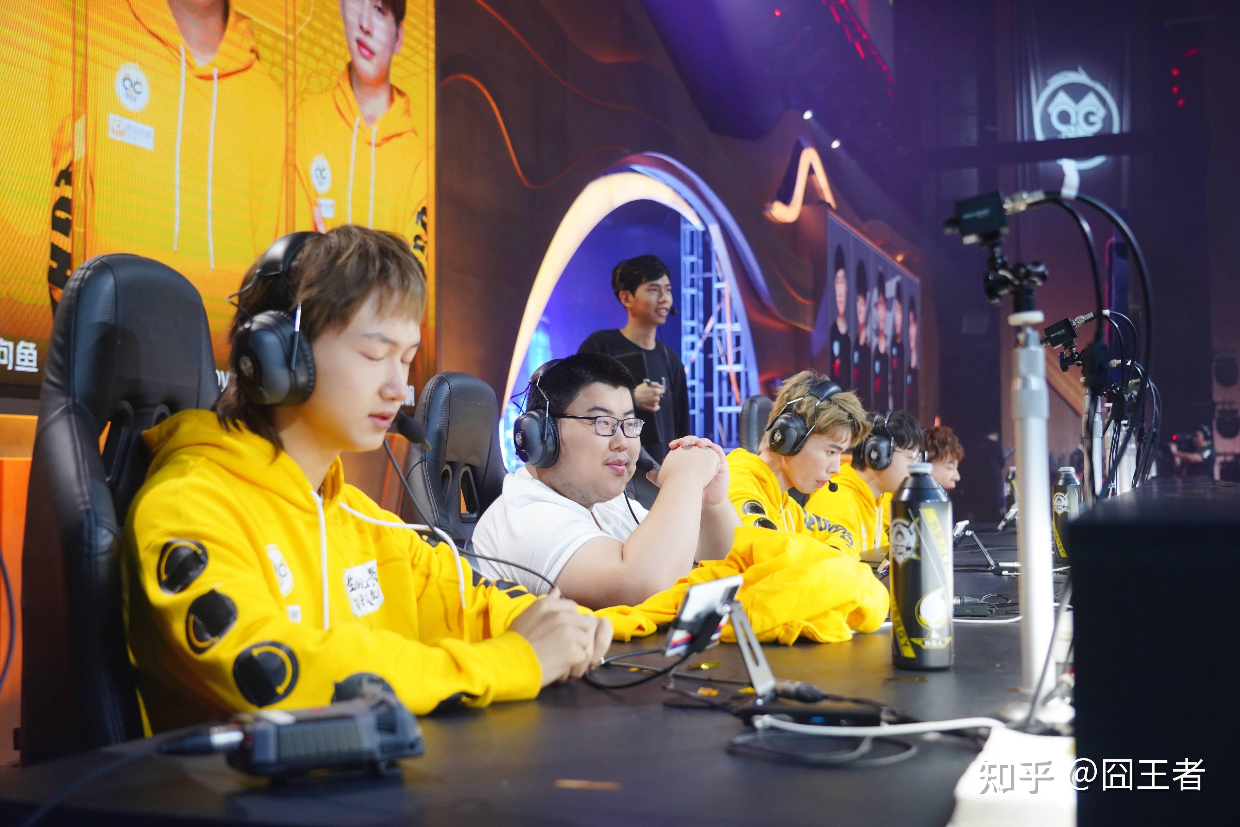 其实从头再来挺简单的:qg碾压rw侠豪取九连胜,登顶a组第一!