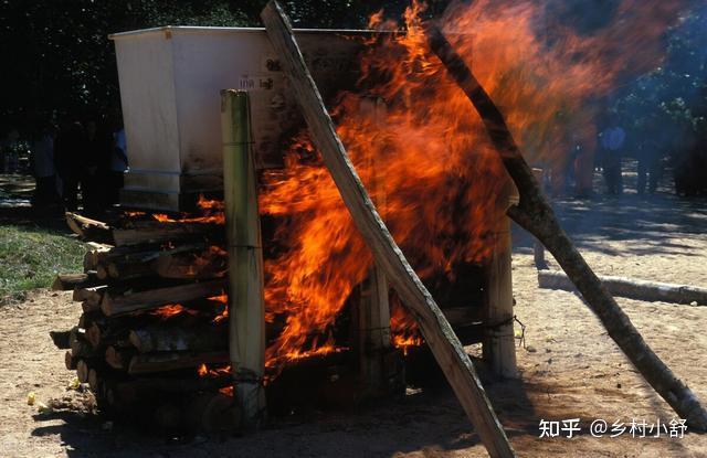 殡仪馆火化的过程中，为什么要求家属在外面等待？ - 知乎