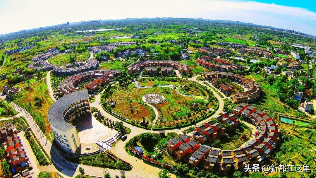 "木兰镇与石板滩镇的合并,拓展了未来石板滩新城的发展空间,一二三