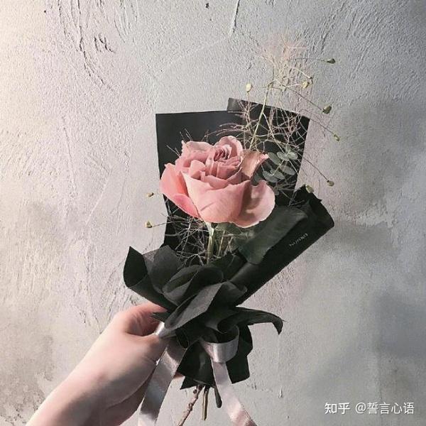 2020最火秀恩爱句子(抖音最火的秀恩爱句子，浪漫至极，句句撩心！)