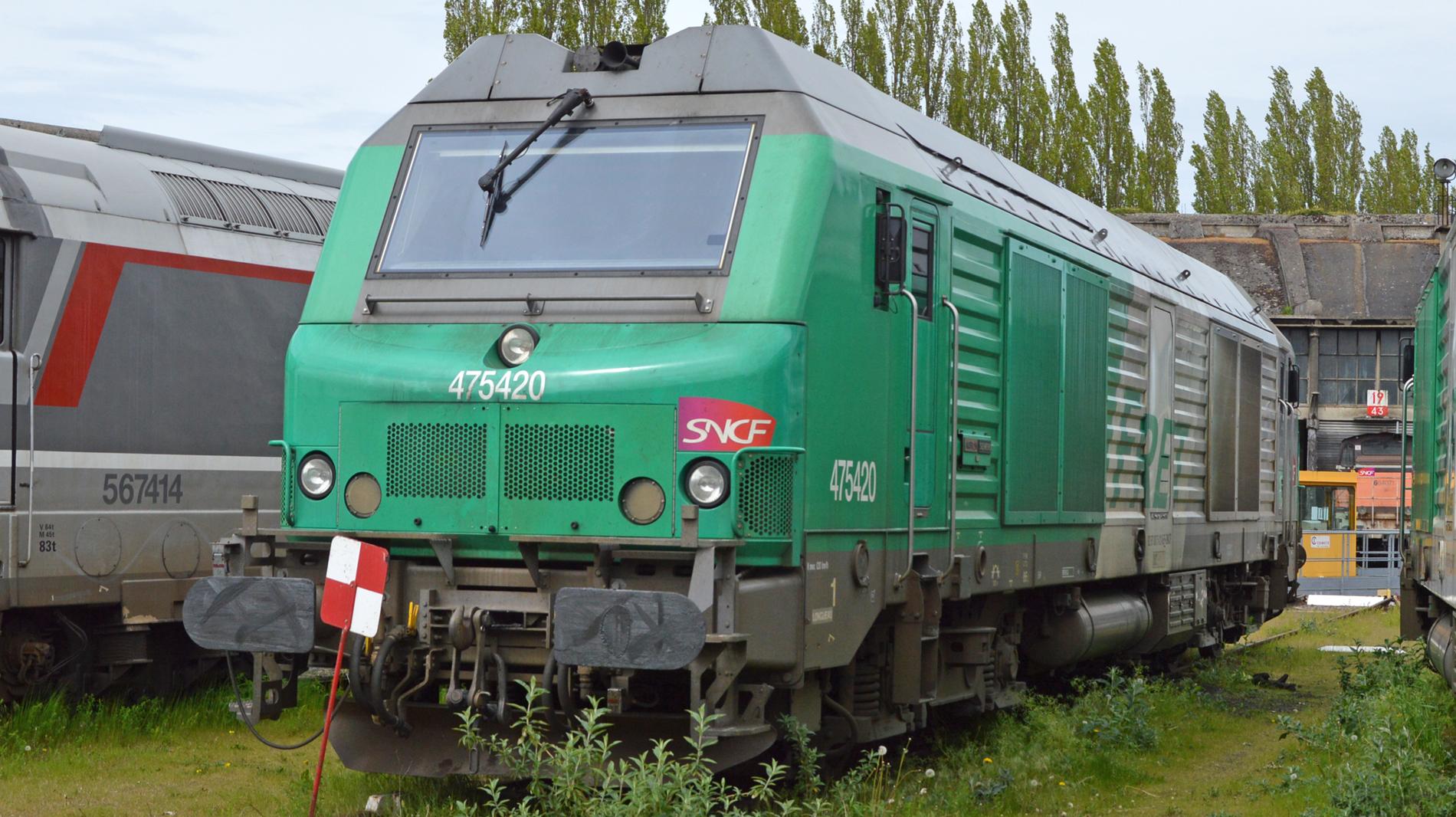 科普卷帘门法国国家铁路bb75000型bb75100型和bb75400型内燃机车