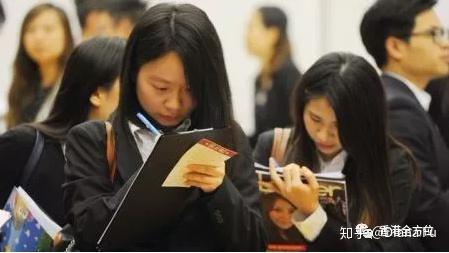 刚入行月薪就27万香港老师的薪水为何这么高