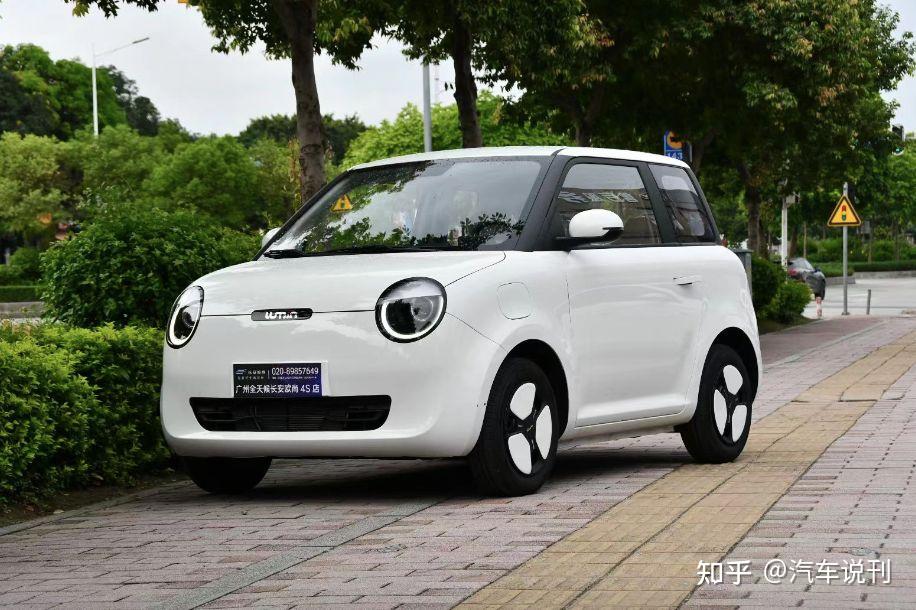 从目前的市场上看,销量最火爆的五菱宏光mini ev,欧拉黑猫等车型,这些