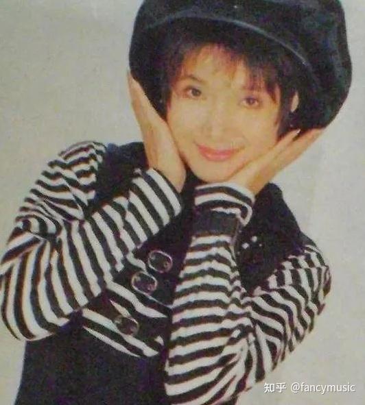 01,成名之后遭遇丧母之痛换做是普通人早已被击垮,但张咪勇敢挺过来