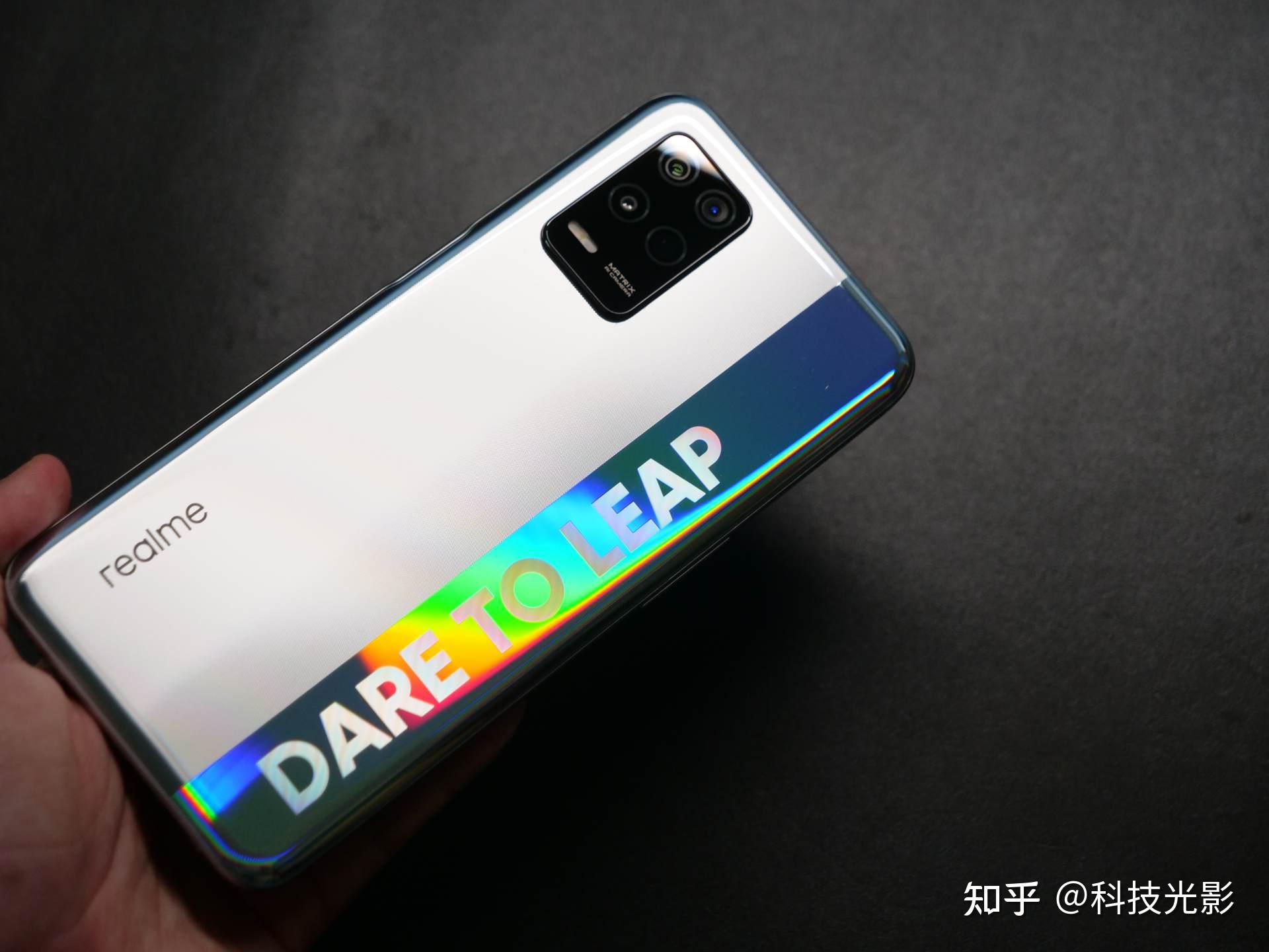 相比q2,realme真我q3升级点主要在处理器更新为成本更高的骁龙750g