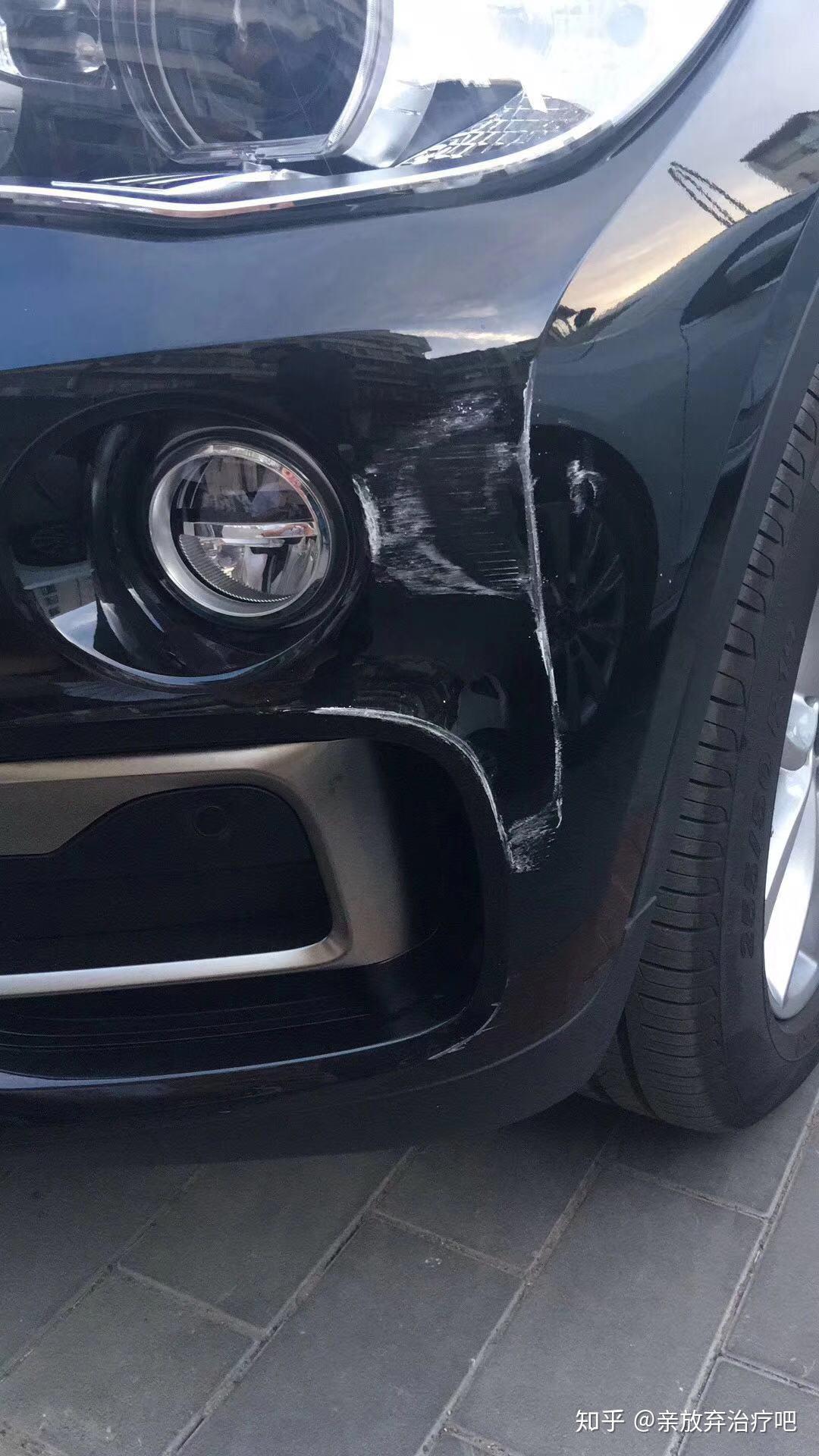 剐蹭了宝马,后视镜那里刮了一小处划痕,会赔偿多少钱呢?