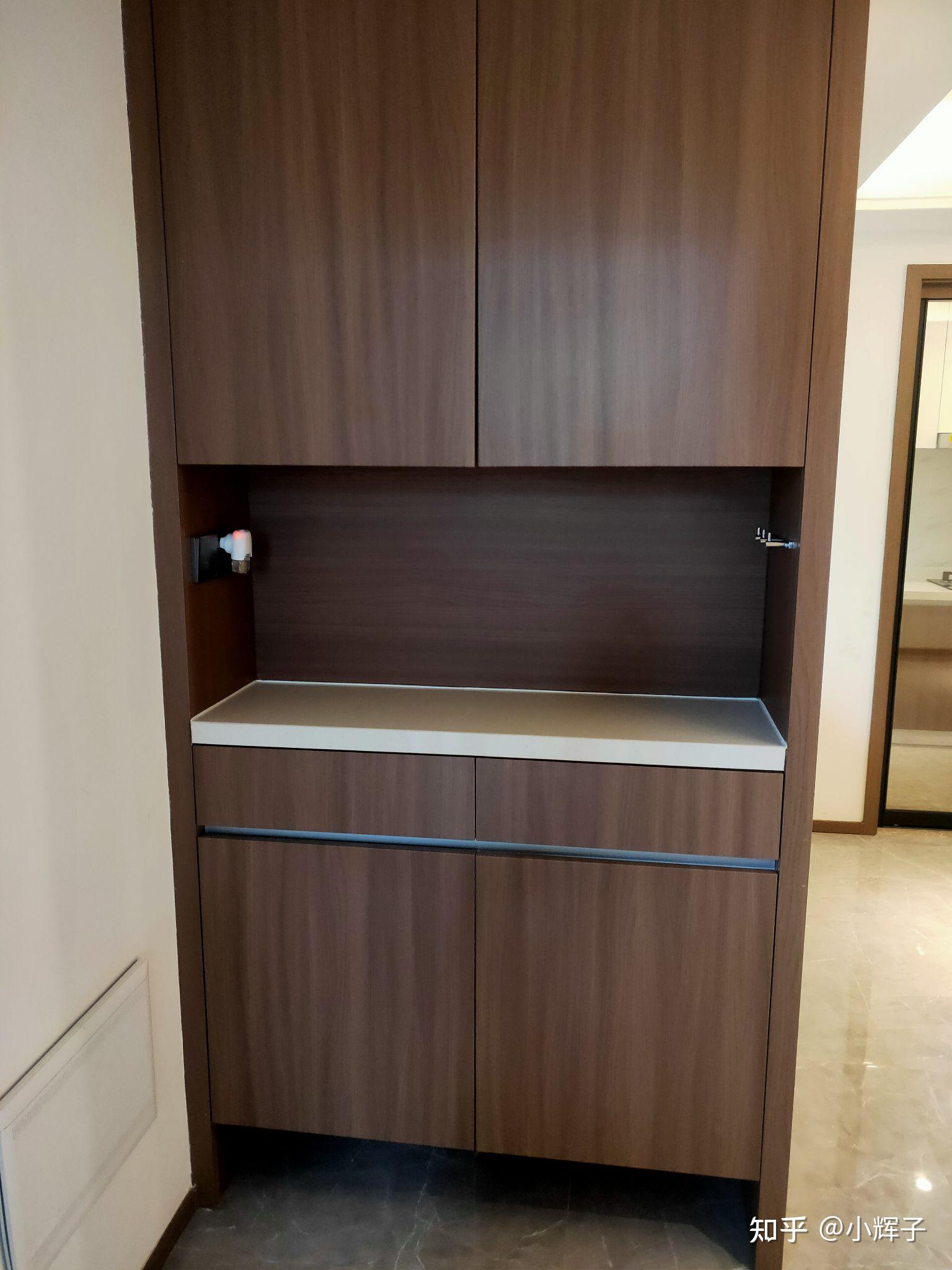 玄关柜品牌(特铭泰森日盛);可以移动的玄关柜子板层,方便各种衣物鞋帽