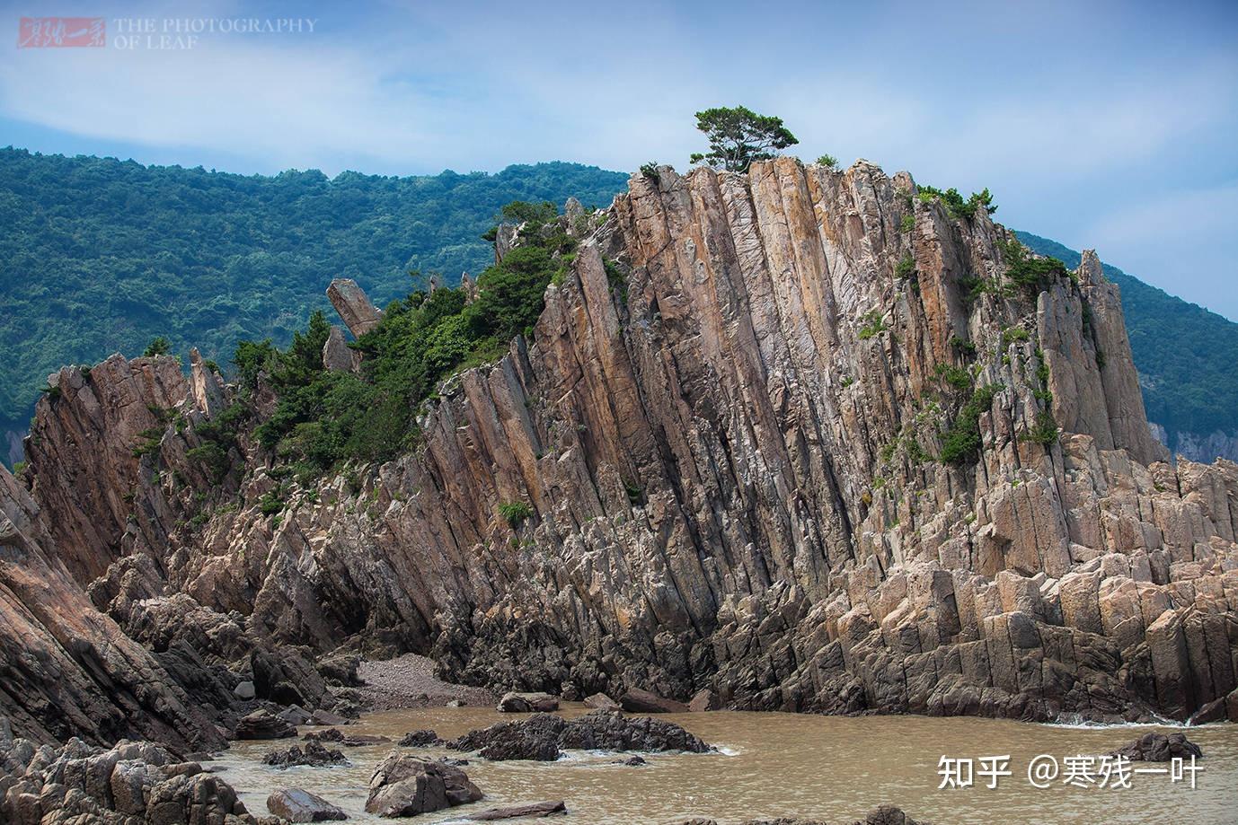 世界奇景浙江沿海一个小岛上上万根巨型石柱整齐地插在海面上