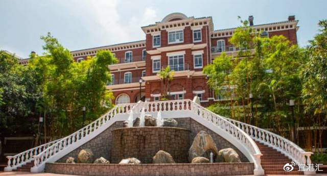 作为香港首富李嘉诚,这位商业大亨建立了独霸一方的商业帝国,他的发家