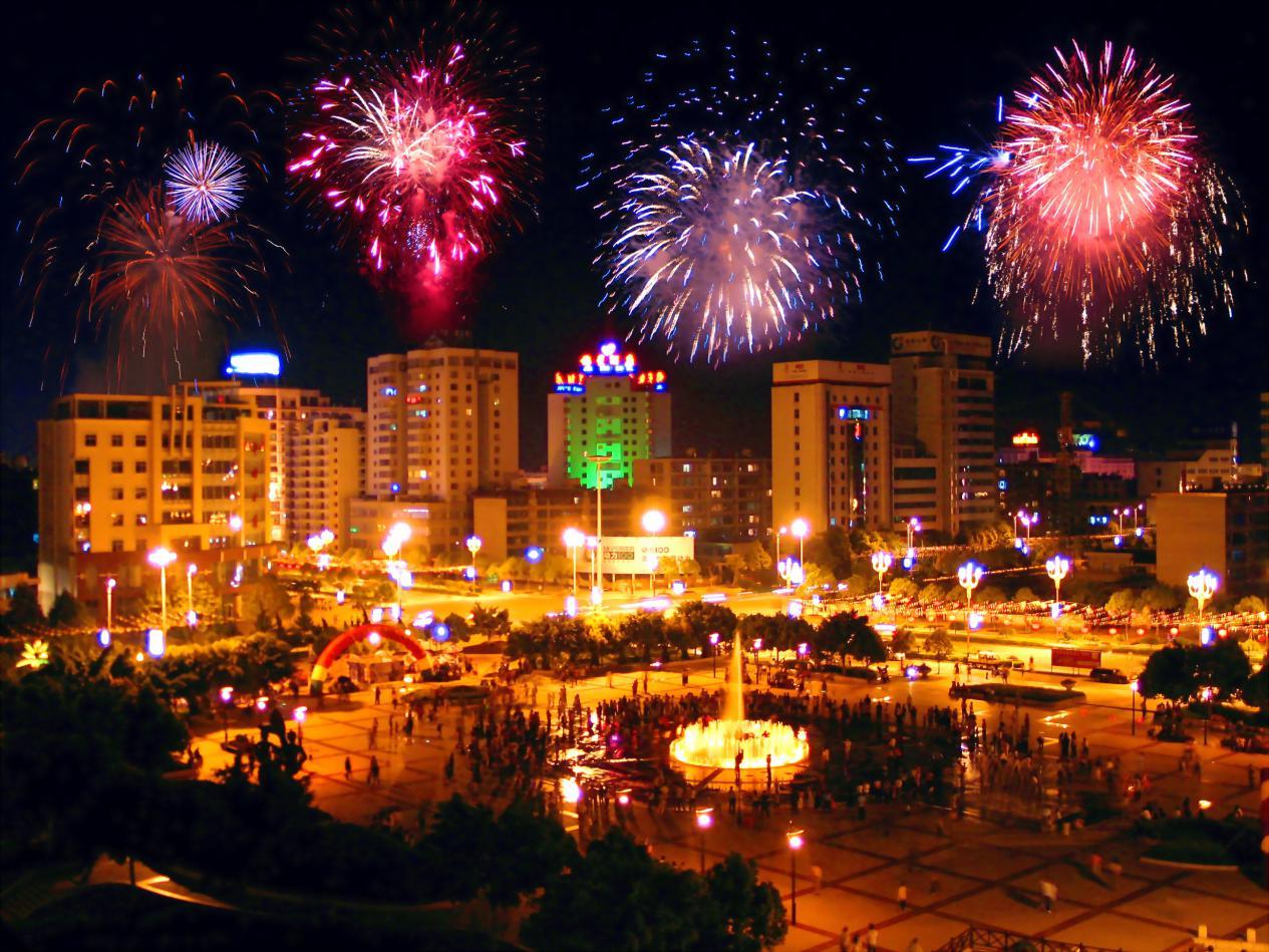 吸引无数游人们打卡的景点比如说丽江古城这里就是浓浓的纳西族文化