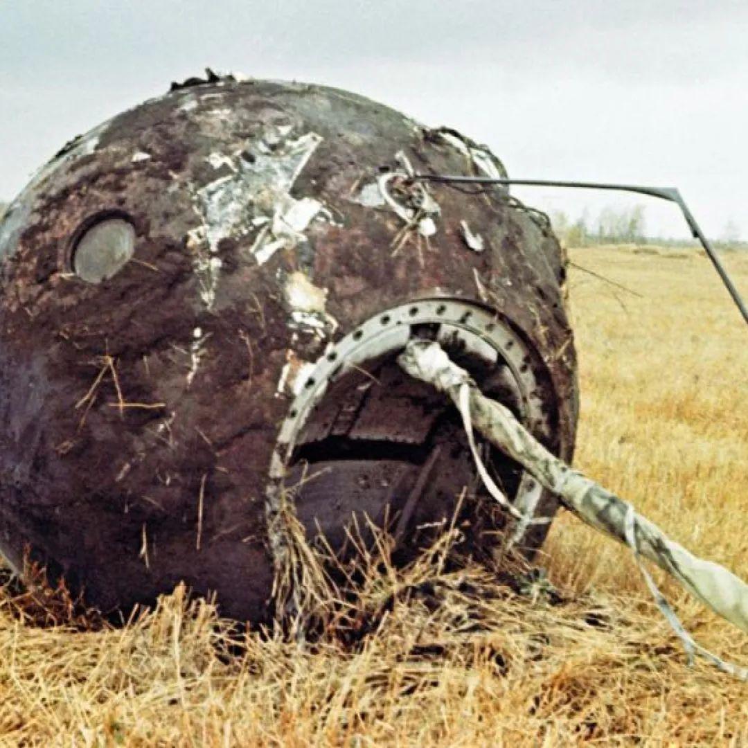 因为东方1号属于高度自动化飞船,再入返回时加加林没有任何操控的机会