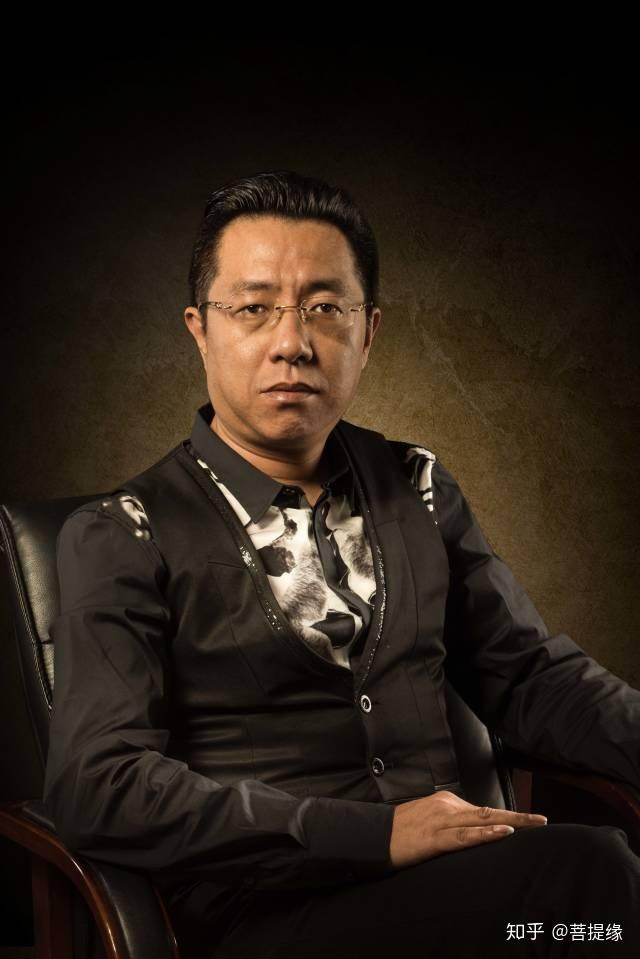 赵平赵平,号平君,亚洲工艺美术大师,亚洲玉雕大师,国家工艺品雕刻工"