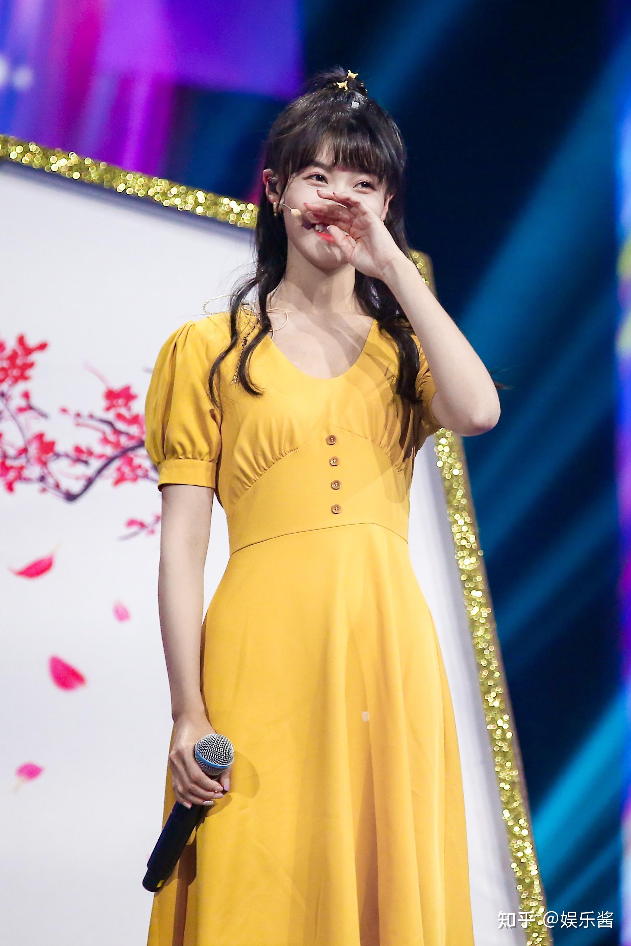 湛嘉丽上线吧华彩少年挑战高能创意舞台边唱边表演魔术