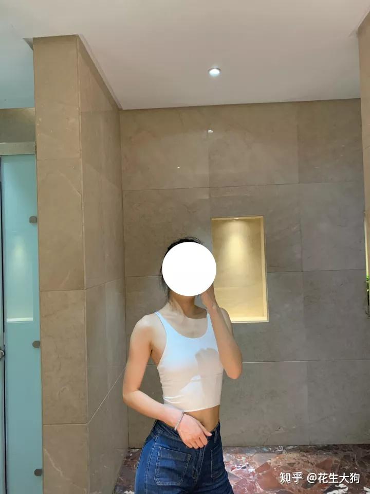 女生(平胸)穿成这样暴露吗? - 知乎