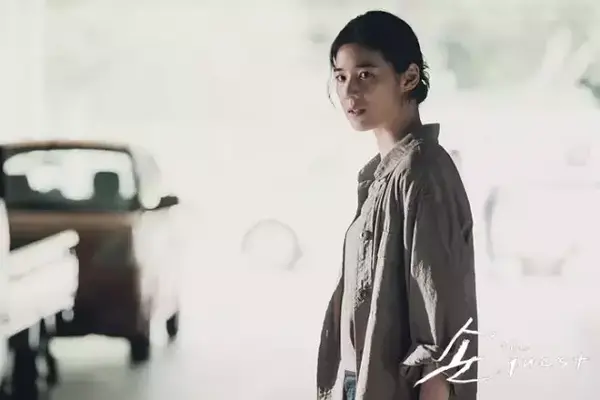 一个灵媒,能提供恶魔的行径线索;一个神父,能够从受害者身上驱魔;一