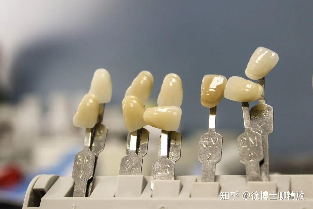 技师根据肿瘤部位给患者量身定做专属模具,鼻咽癌一般为头颈肩固定