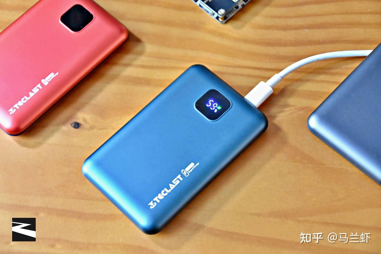 装进钱包里的双向快充移动电源台电x10pro充电宝