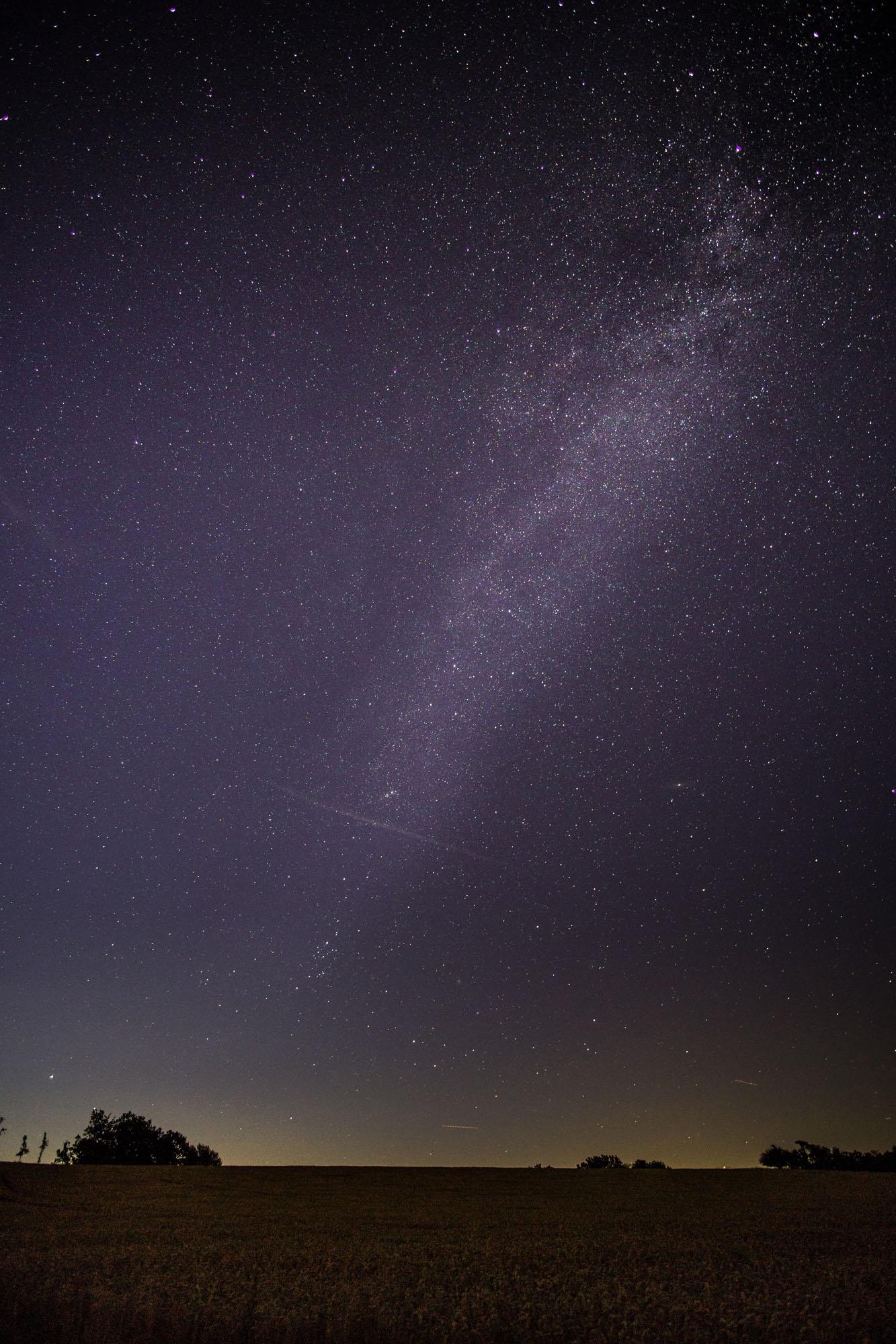 有没有暗系的星空类的壁纸