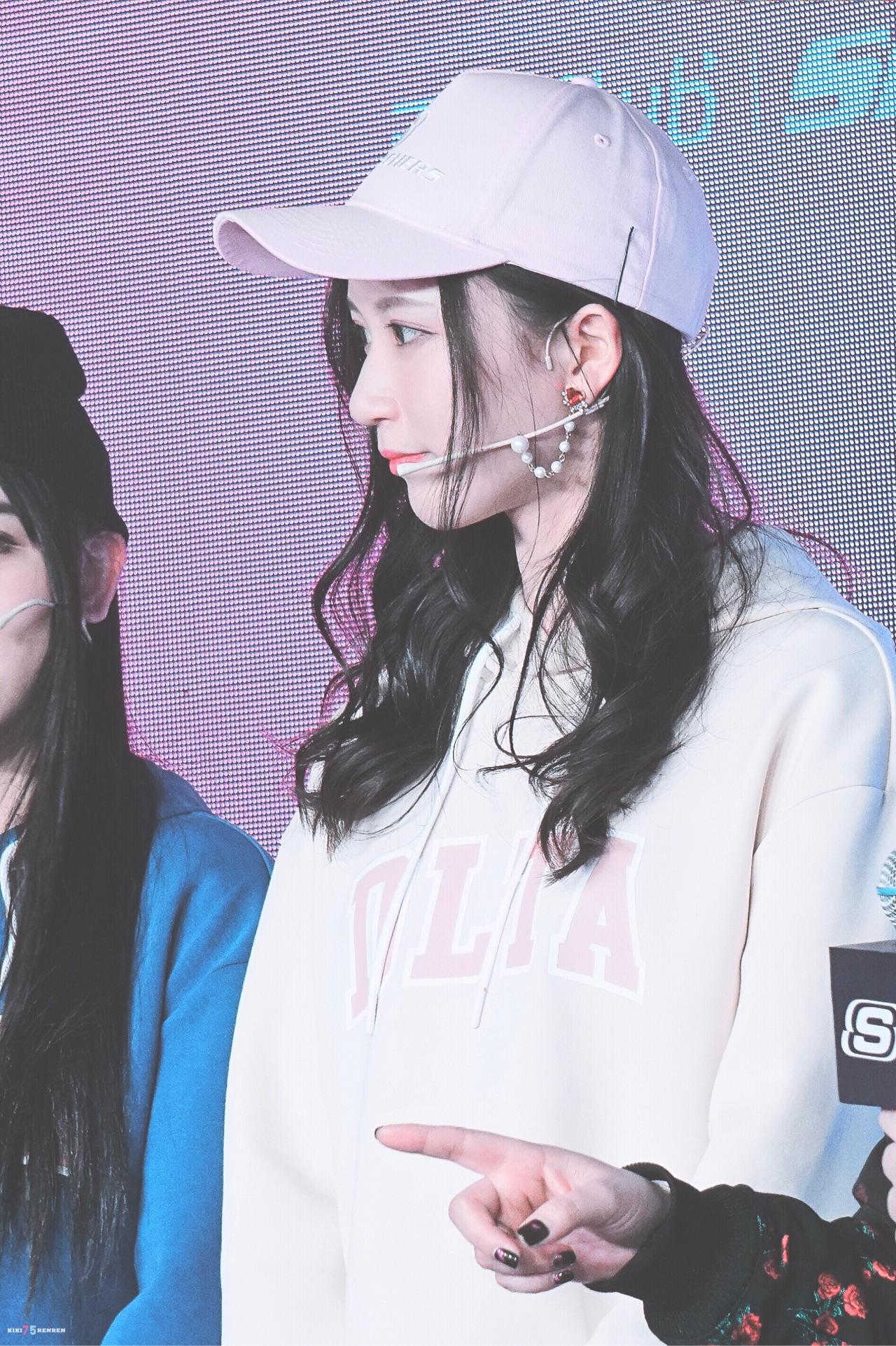 丝芭旗下有哪些长相清秀气质偏冷清的小偶像?