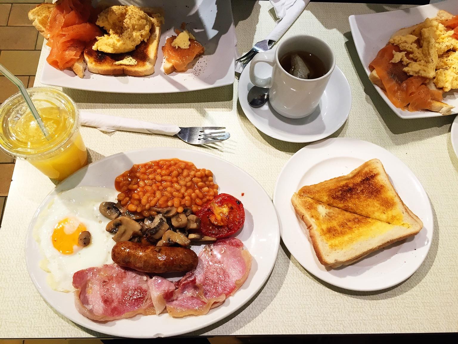 西安留学圆桌在英国吃饭都不积极的话还谈什么努力学习