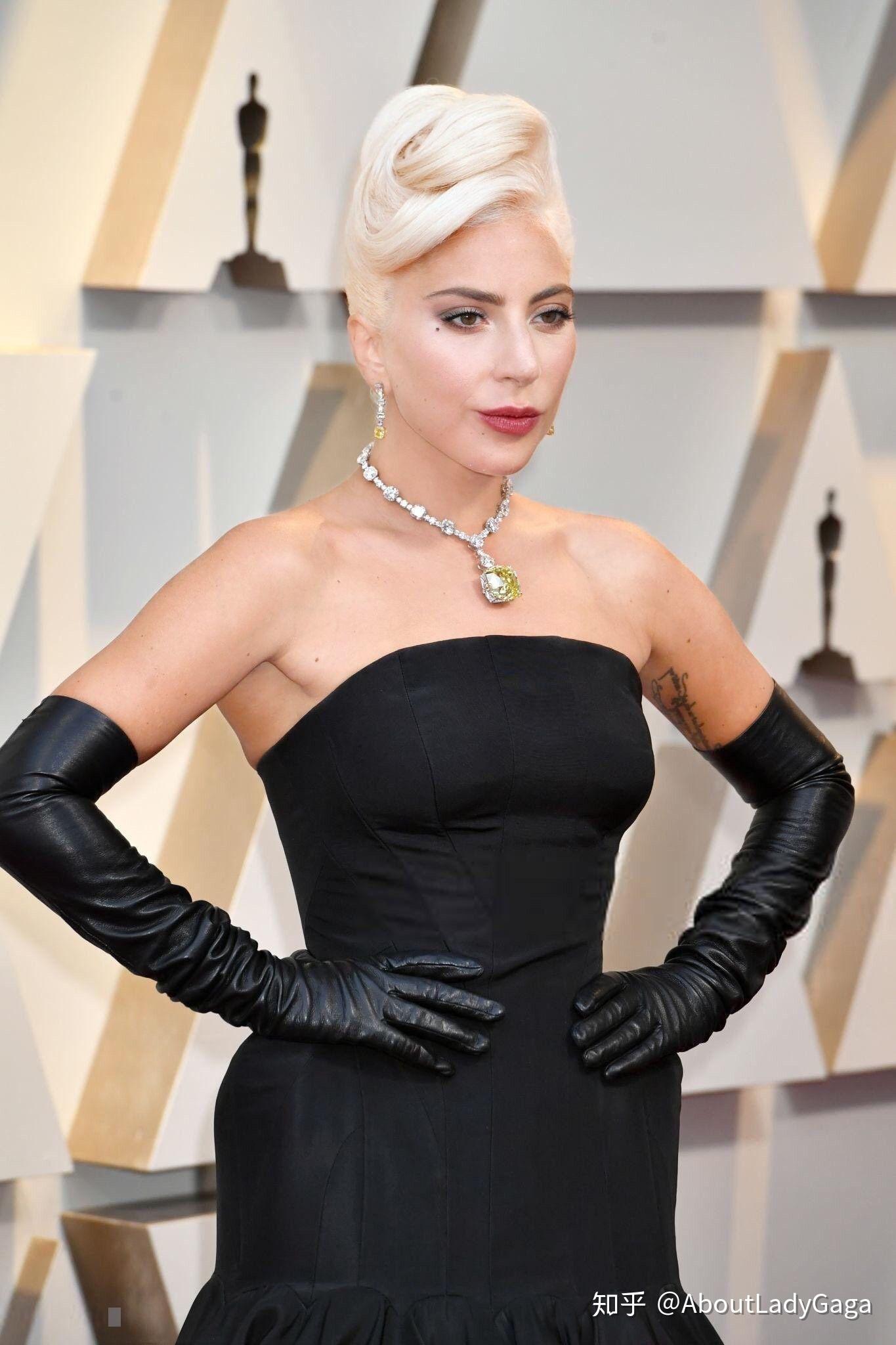 ladygaga的脸是怎么了