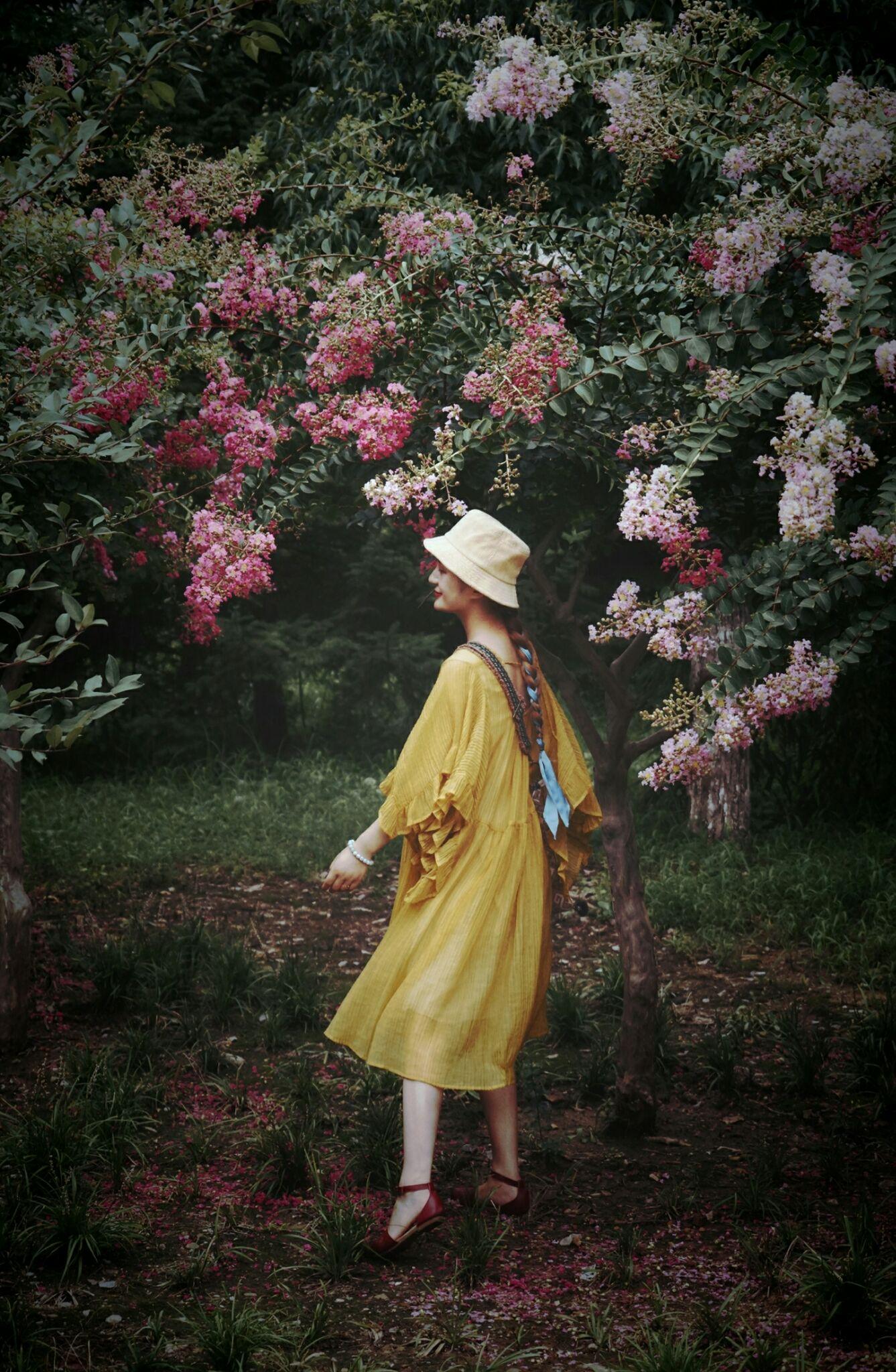 有哪些适合一个人旅游拍照的姿势?