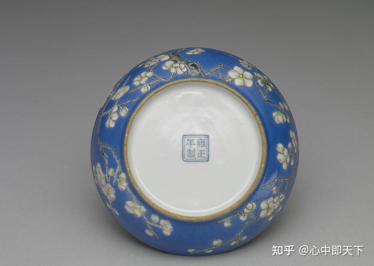 清雍正北京皇宫造办处蓝地珐琅彩白梅纹碟