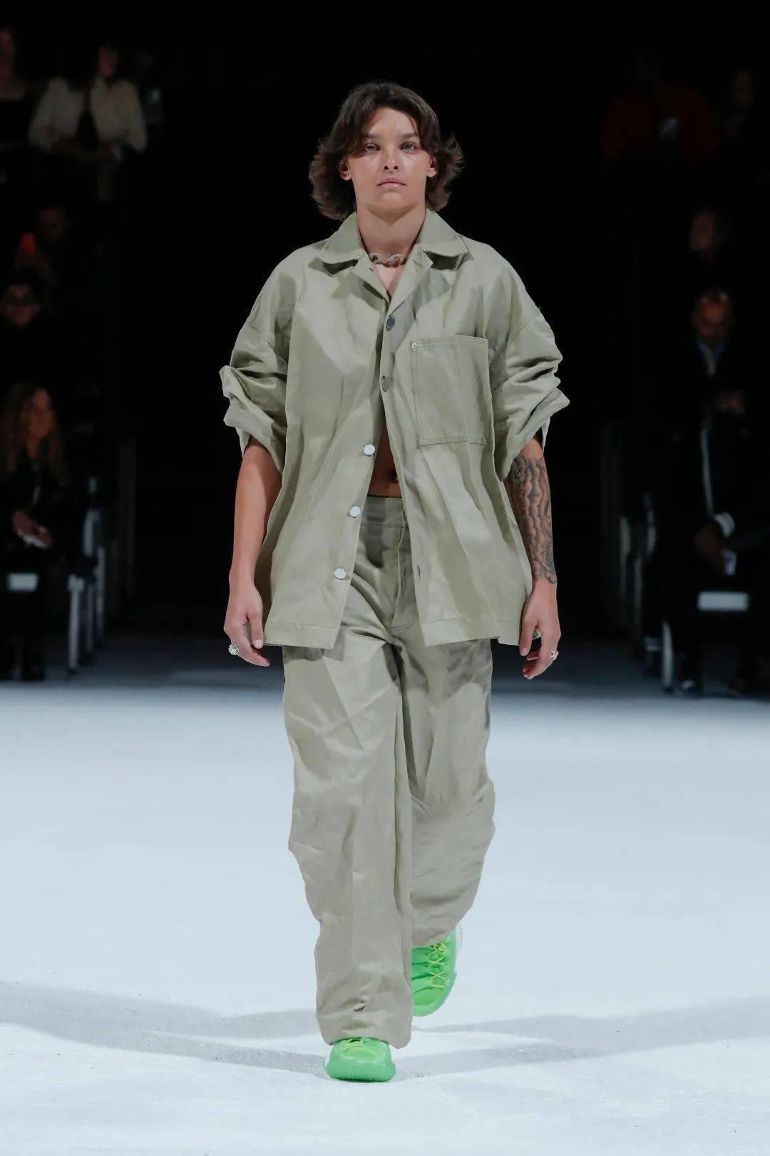 bottega veneta 用冷冽的工业风展示着时尚的层次!