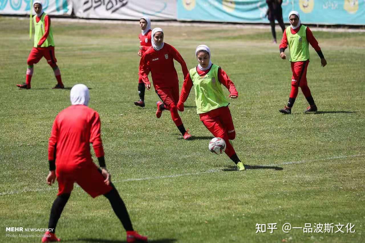 英姿飒爽的伊朗女足