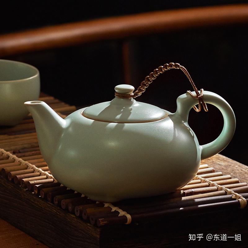 破晓的晨光会带来黎明,而裂缝是阳光照进来的地方.