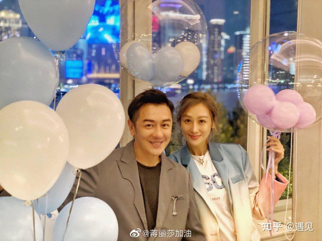 蒋丽莎晒全家福庆结婚十周年放弃事业嫁陈浩民五年生四胎无悔