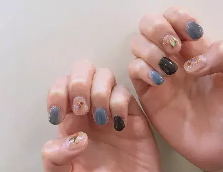 这里可能是最全的新年美甲集合了-新年美甲图片2021简单大方红色衣服