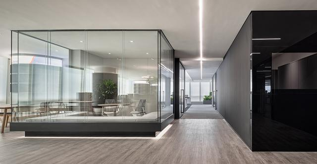 现代化办公室装修效果图