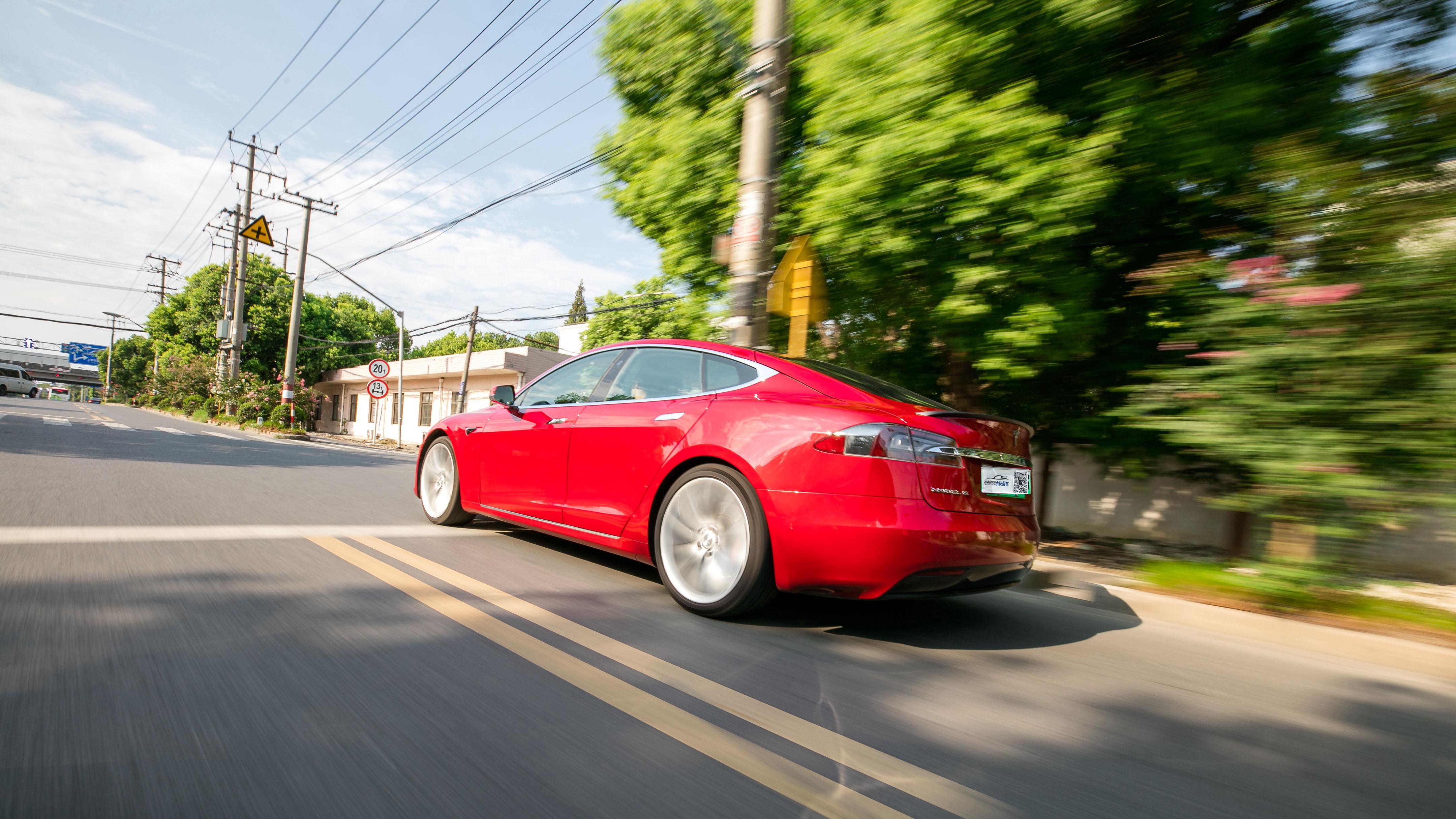 以曲速前进试驾特斯拉modelsp100d