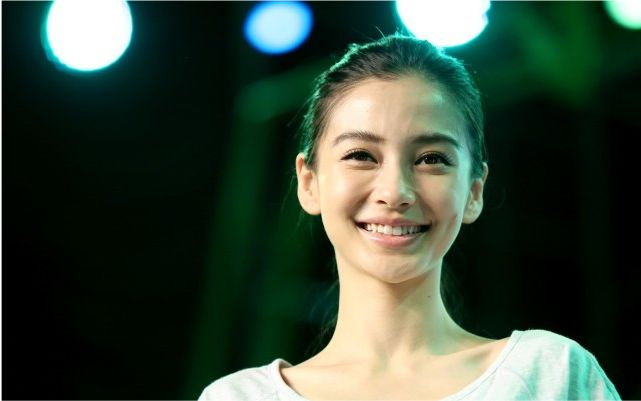 杨颖,把你和赵薇比较了很多年,终于凭实力拨开了平替的阴影