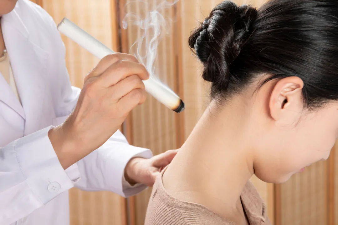 因此小儿艾灸穴位不在多而在精,不要像大人一样把全身灸一遍,不但没有