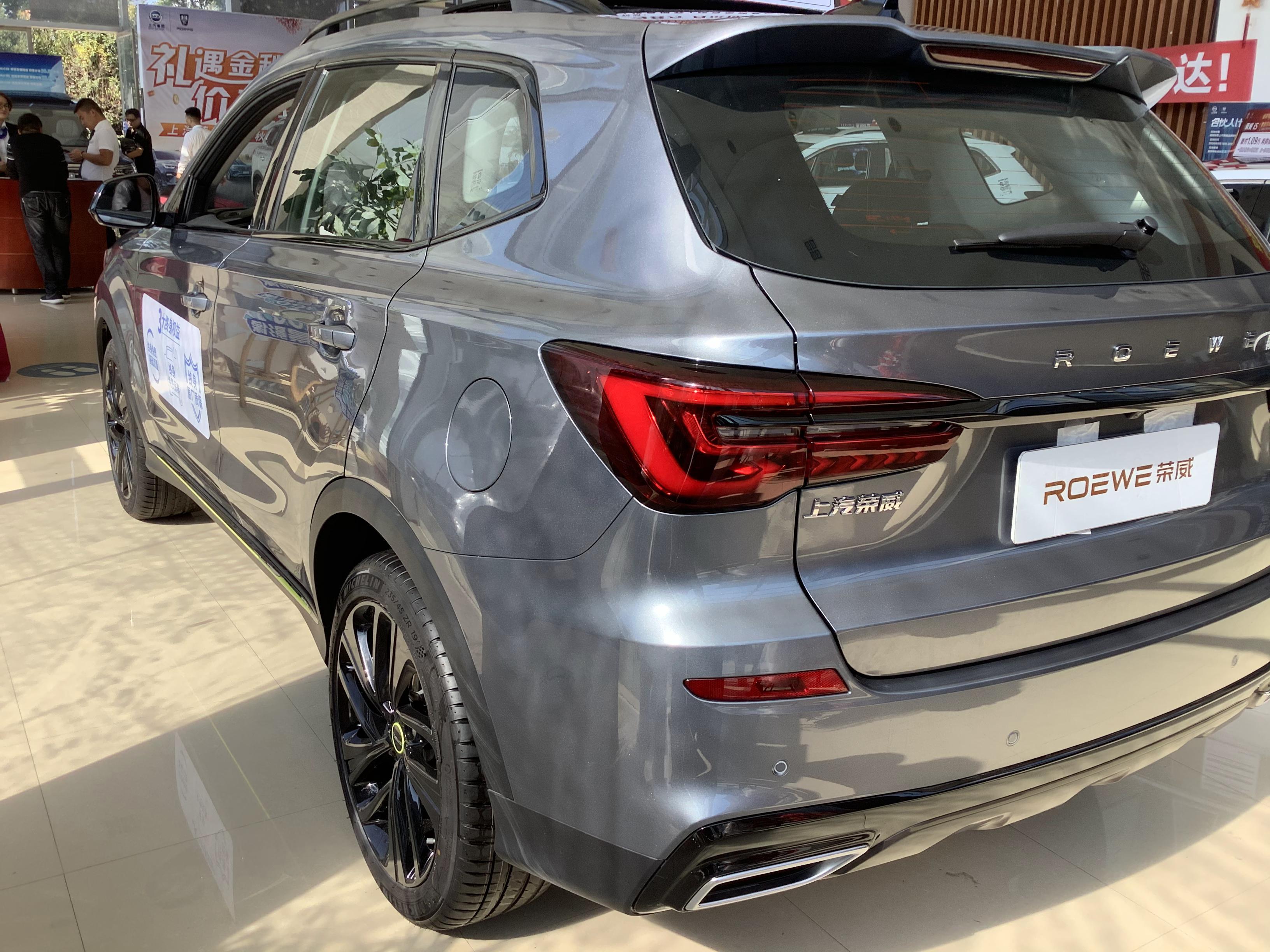 进店体验2020款荣威rx5plus荣麟灰色车身很精致售988万元起