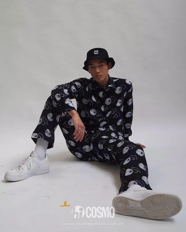 虽然刚刚完成时装周首秀,可林子轩的模特生涯早就默默上线.