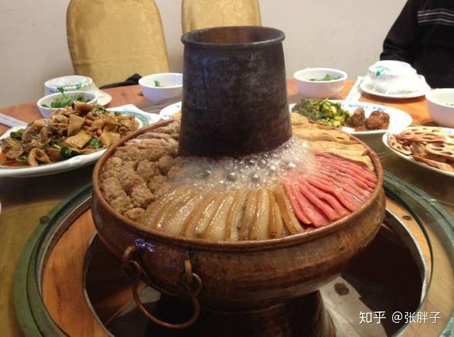 云南老炊锅▲宜良烤鸭▲宣威火腿▲曲靖蒸饵丝▲松茸▲红烧鸡枞