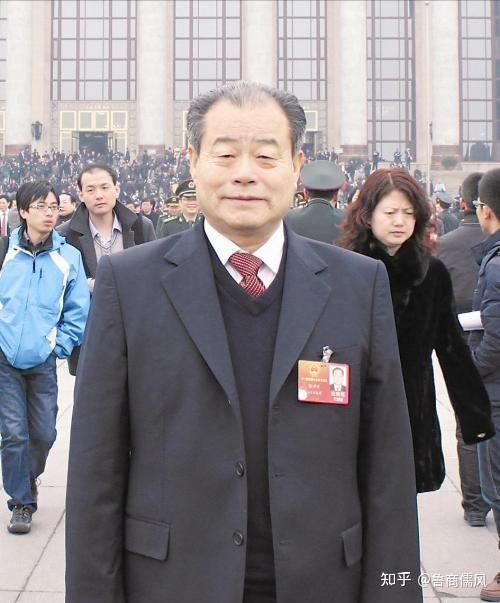 他是信发集团的缔造者,一手将信发集团的前身茌平热电厂,打造成为企业