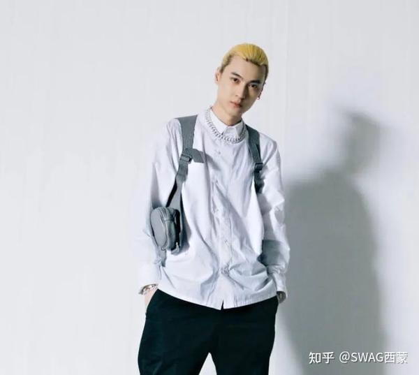 ty换了个4000块的火龙果头型,也写了一份最新的爱情.