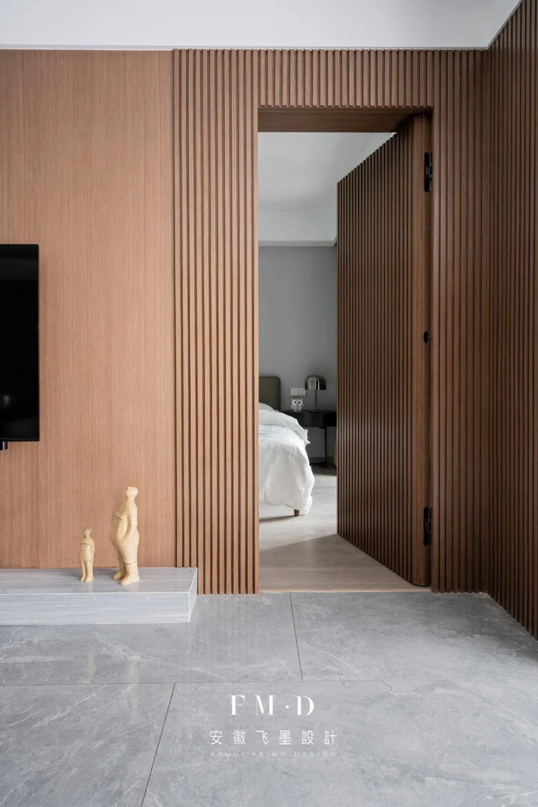 设计效果与施工现场除了乳胶漆外,艺术涂料也可:2,石膏线隐形门在