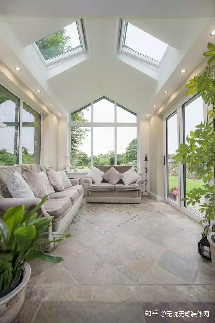 由于阳光房几乎全部由透明的玻璃材质构成,一旦选错了玻璃材质,就会