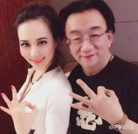 杨威胞胎女儿的名字_侯耀华三胞胎外甥女出场费_不良人侯卿出场的歌