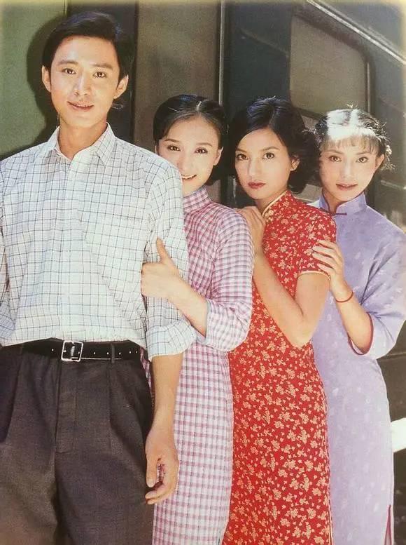 43岁梦萍晒近照少女感十足嫁入豪门2儿子帅气成人生赢家