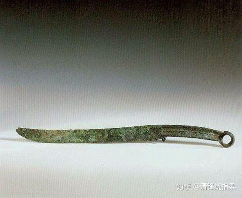 论兵器隋朝以前的环首刀就已经传到日本了,日本早期使用的是"蕨手刀"