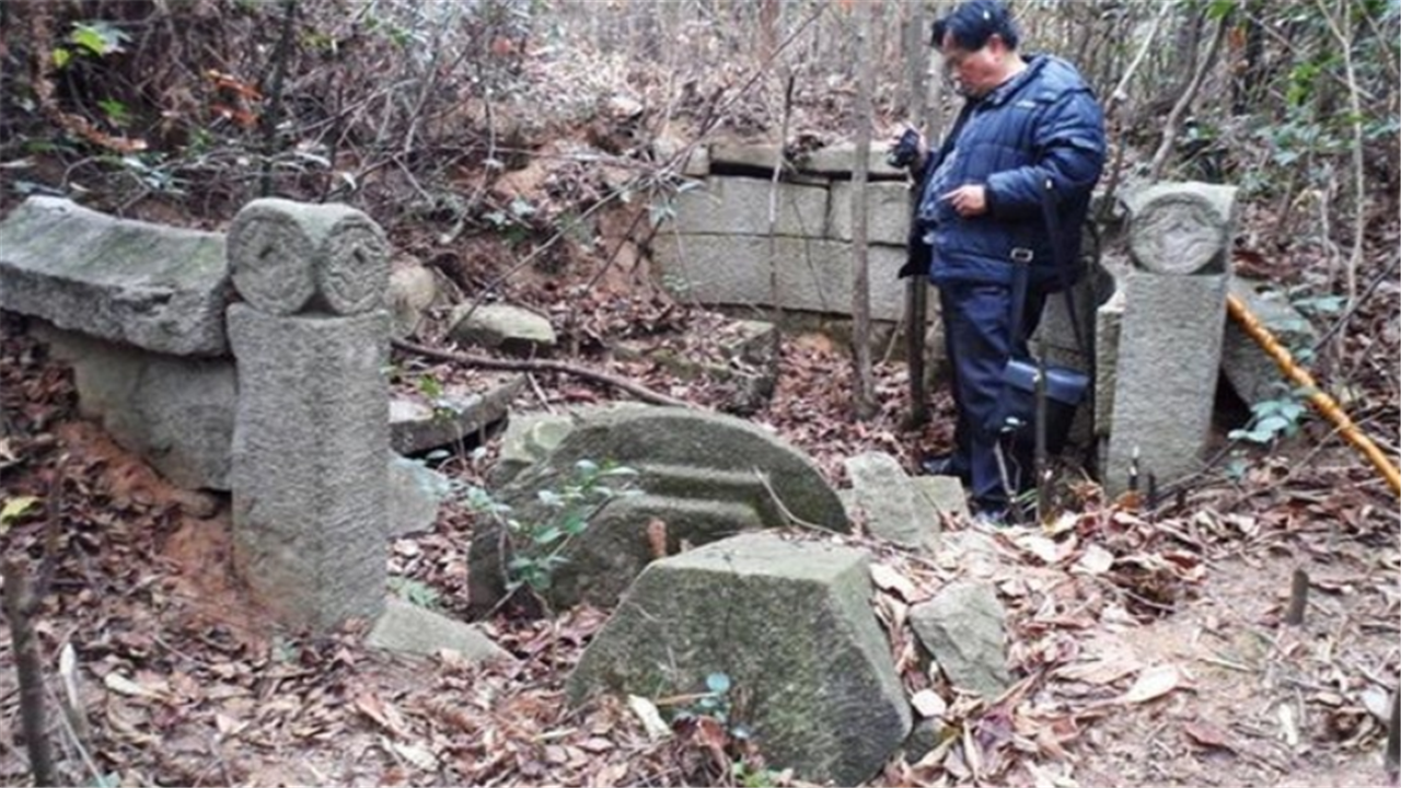 湖北發現西漢古墓,出土神秘不腐男屍,一封竹簡揭開墓主身份!