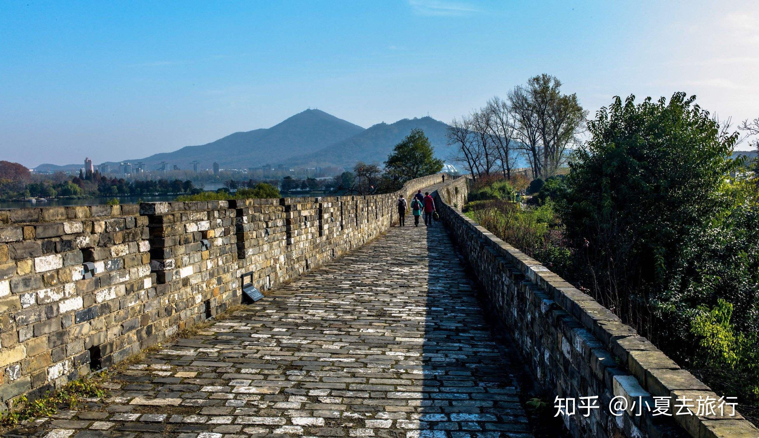 南京明城墙,始建于明朝1366年,距今已有六百多年的历史,是世界上最长