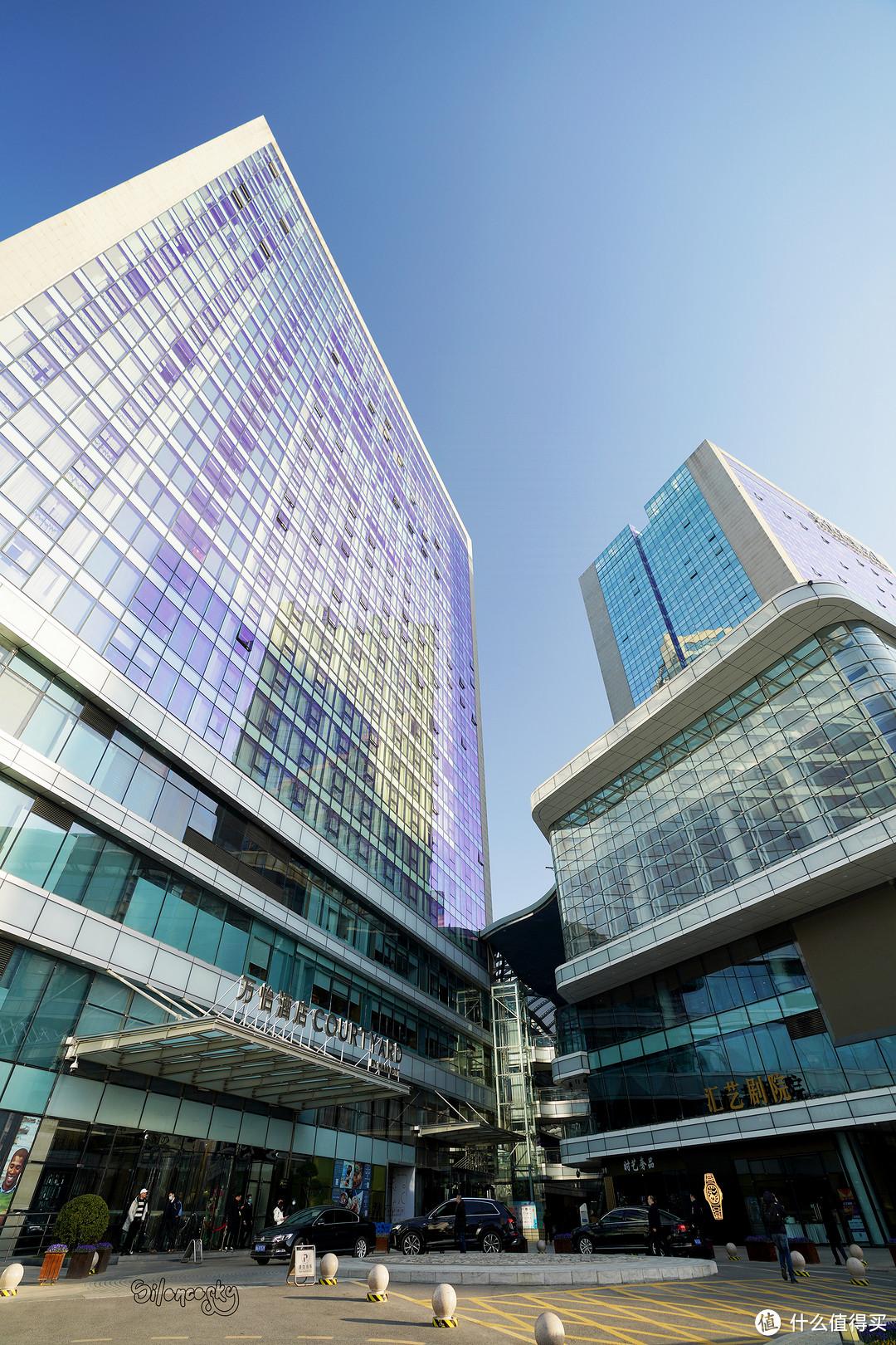 商务客的烧分之选成本低有酒廊的郑州汇艺万怡酒店